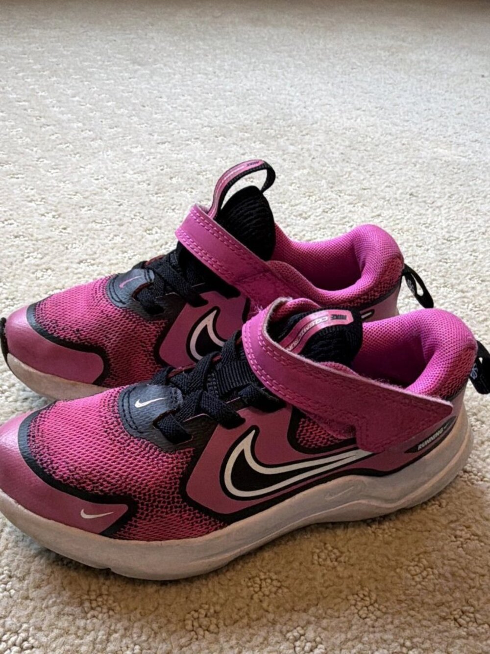 Nike Cosmic Runner Laser Fuchsia Black Kids Size 11C Running Shoes